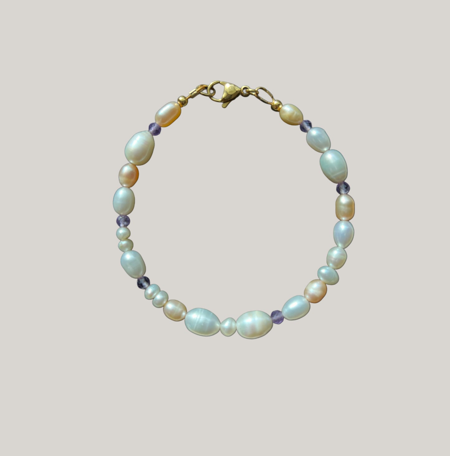 Natural pearls and amethyst bracelet